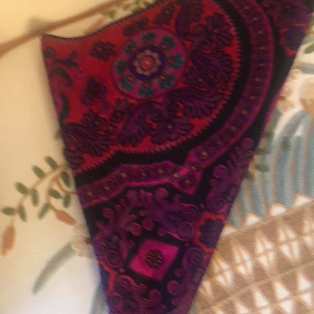 Beautiful Patterned Scarf - image 6